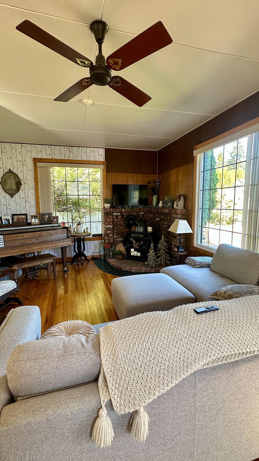 Living room is the first room you will walk into.