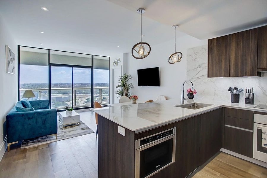 Luxury High Rise Condo With Skyline Views Steps From Hermann Park