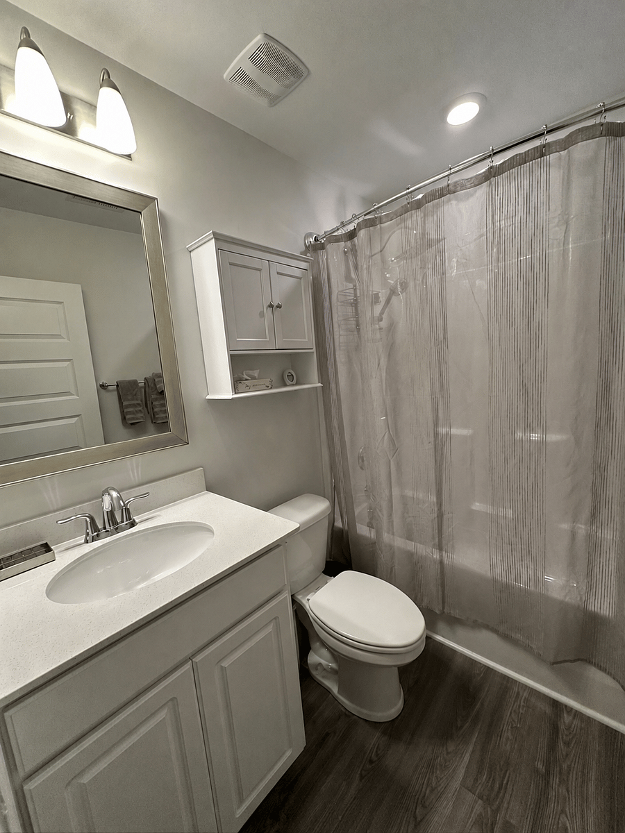 Upstairs Shared Full Bathroom