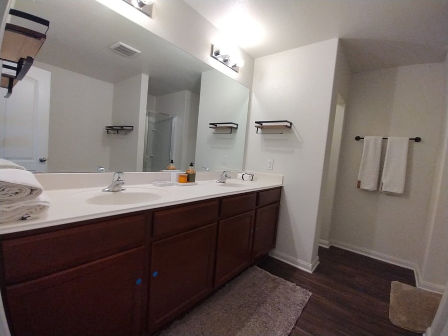 Full bath 1