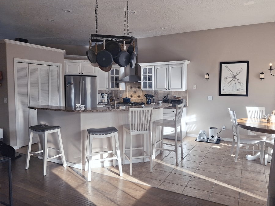 Eat-in Kitchen