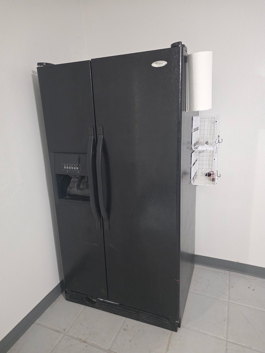 Full size fridge
0.2 p