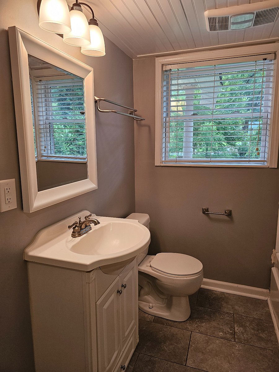 Full bathroom