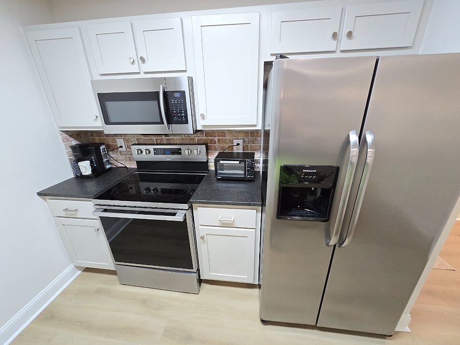 Furnished Kitchen (baking pans not pictured)
