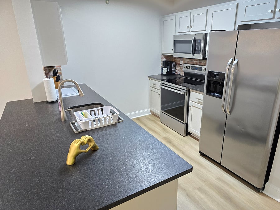 Furnished Kitchen (baking pans not pictured)