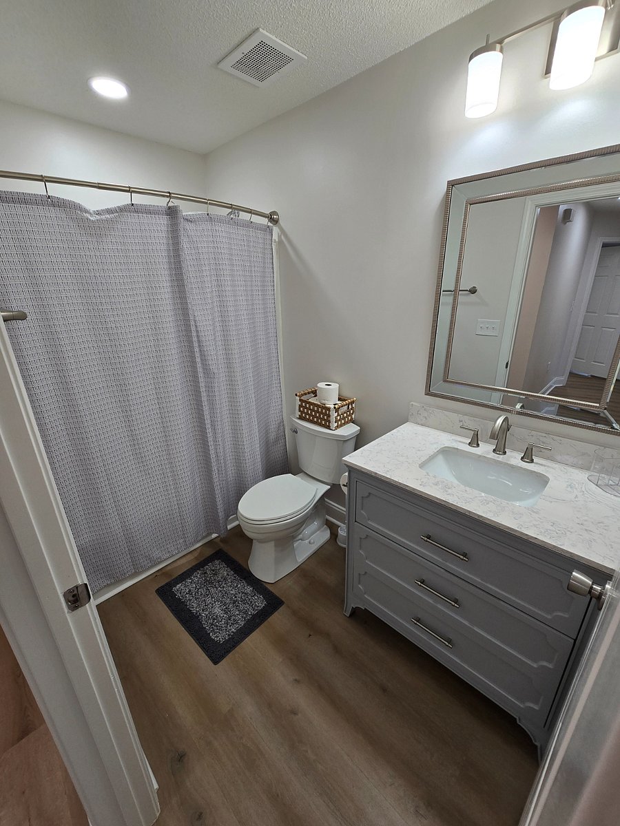 2nd Bathroom Off Hallway 
