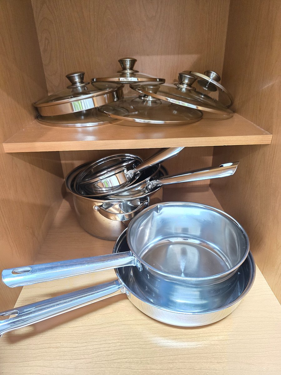 Fully Furnished Kitchen Pots & Pans (baking pans furnished, not pictured)