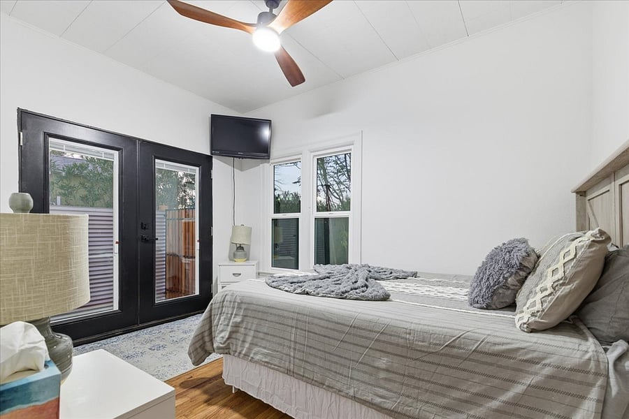 BEDROOM 2