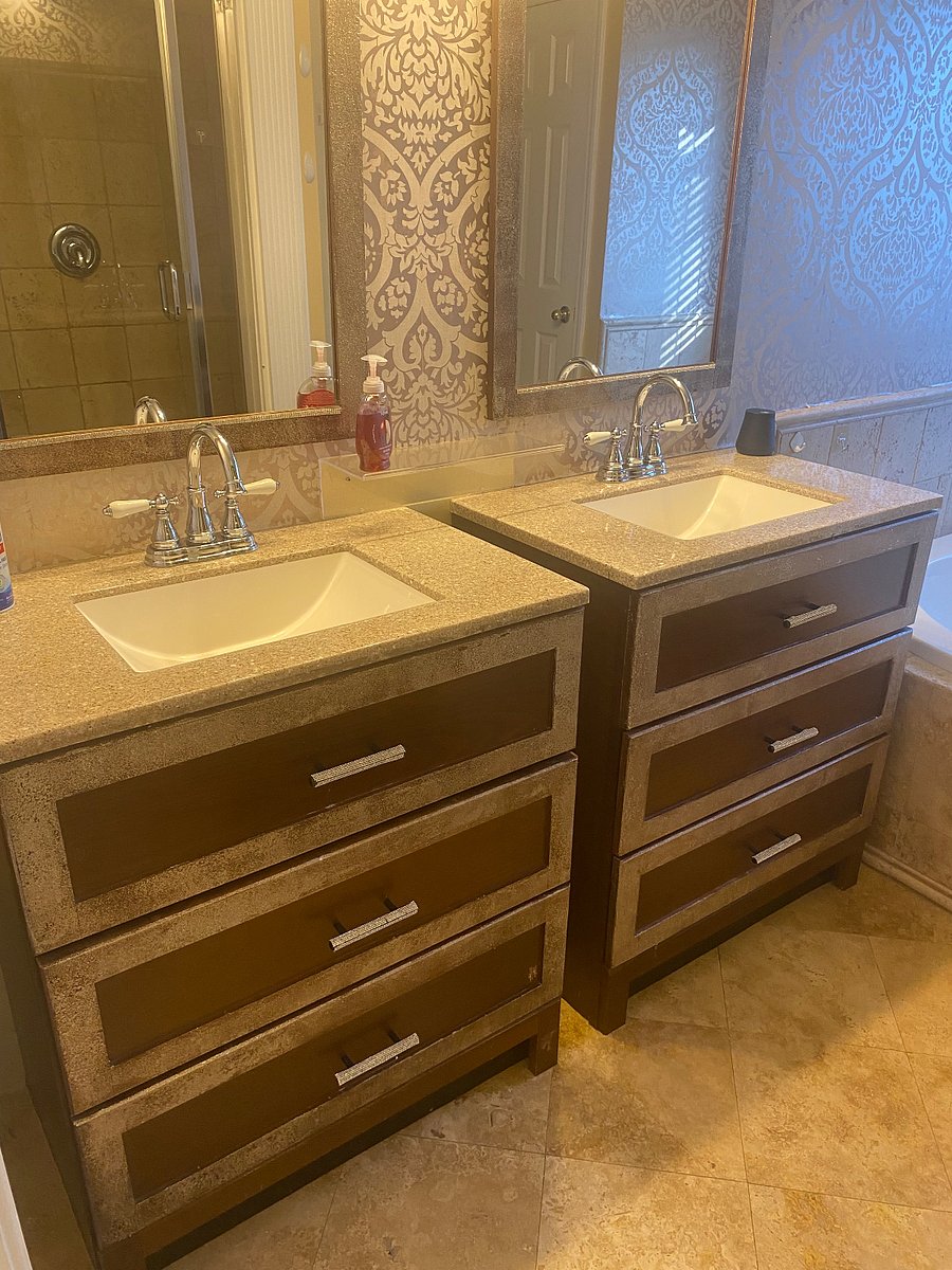 Double vanity in Master Bathroom