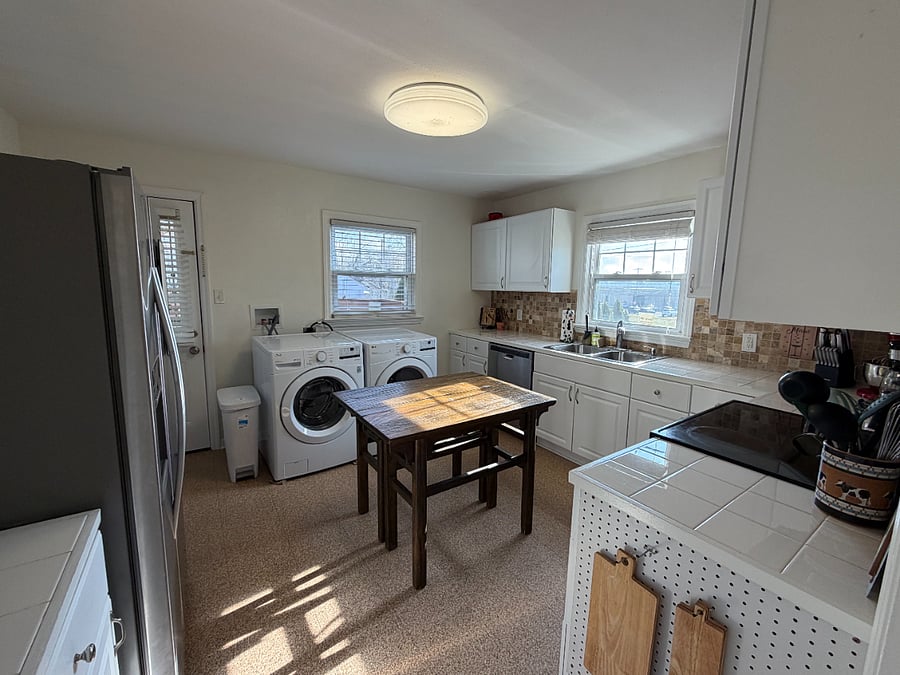 Gourmet Kitchen with everything you need! Electric Stove/Oven, Full-Sized Fridge, Dishwasher, Coffee Maker, Kitchen Aid, Brand New Knives!, Pots/Pans/Cookware + Washer and Dryer
