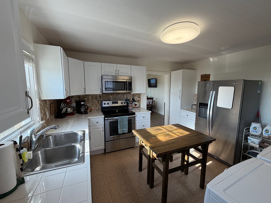 Gourmet Kitchen with everything you need! Electric Stove/Oven, Full-Sized Fridge, Dishwasher, Coffee Maker, Kitchen Aid, Brand New Knives!, Pots/Pans/Cookware + Washer and Dryer