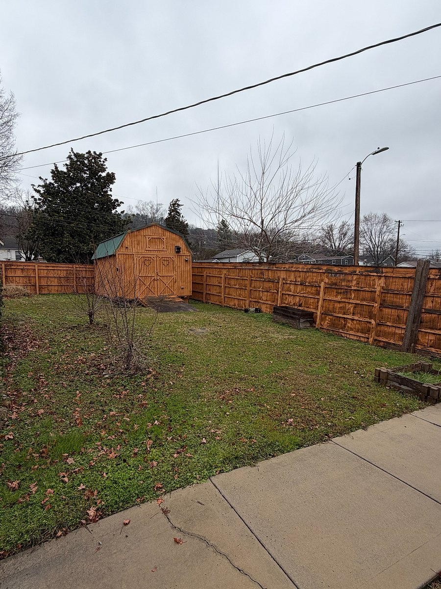 Level backyard - fully fenced