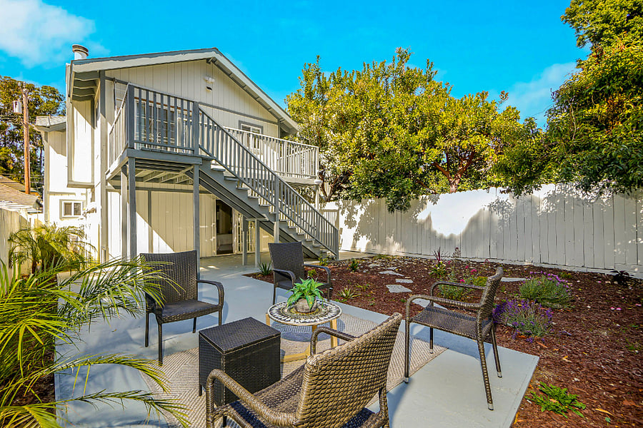 Shared furnished backyard between Unit A and B