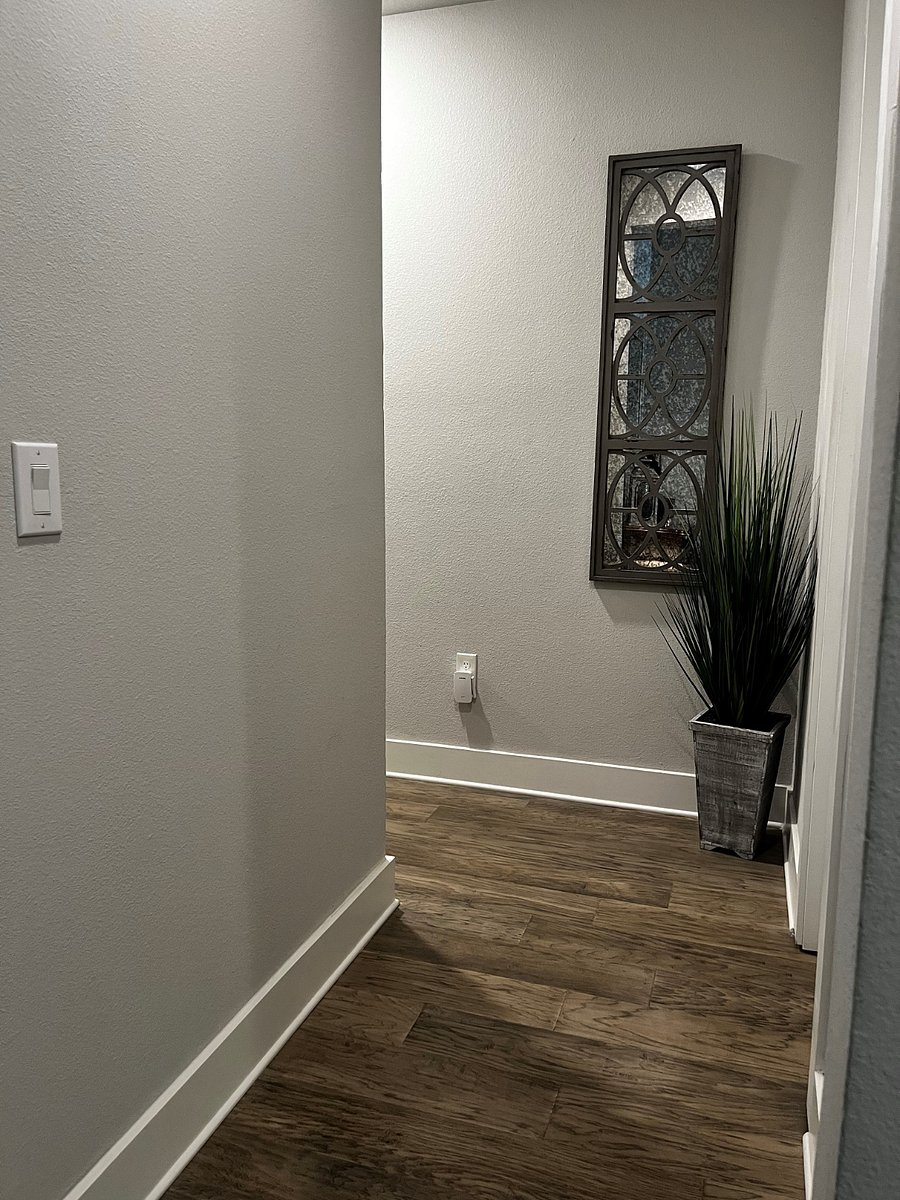 Hallway to bedroom/bathroom