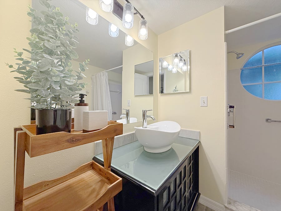 Master Bathroom in-suite