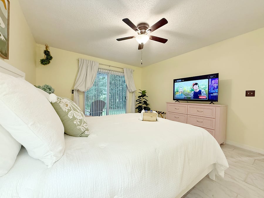 Master Bedroom, Queen bed, Sliding door leads to patio, bathroom in-suite
