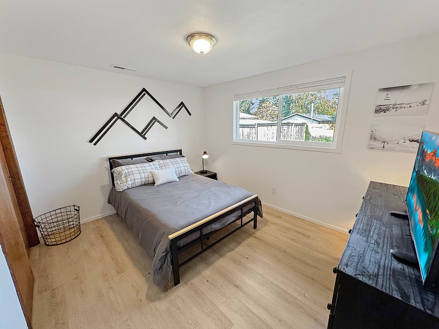 Room #2 - Full Size Bed 