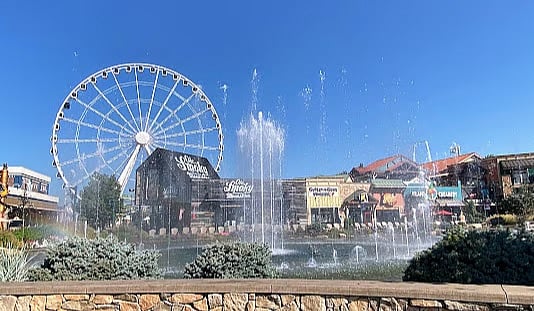 Pigeon Forge Attractions - Gatlinburg Attractions, Outlets and Dollywood