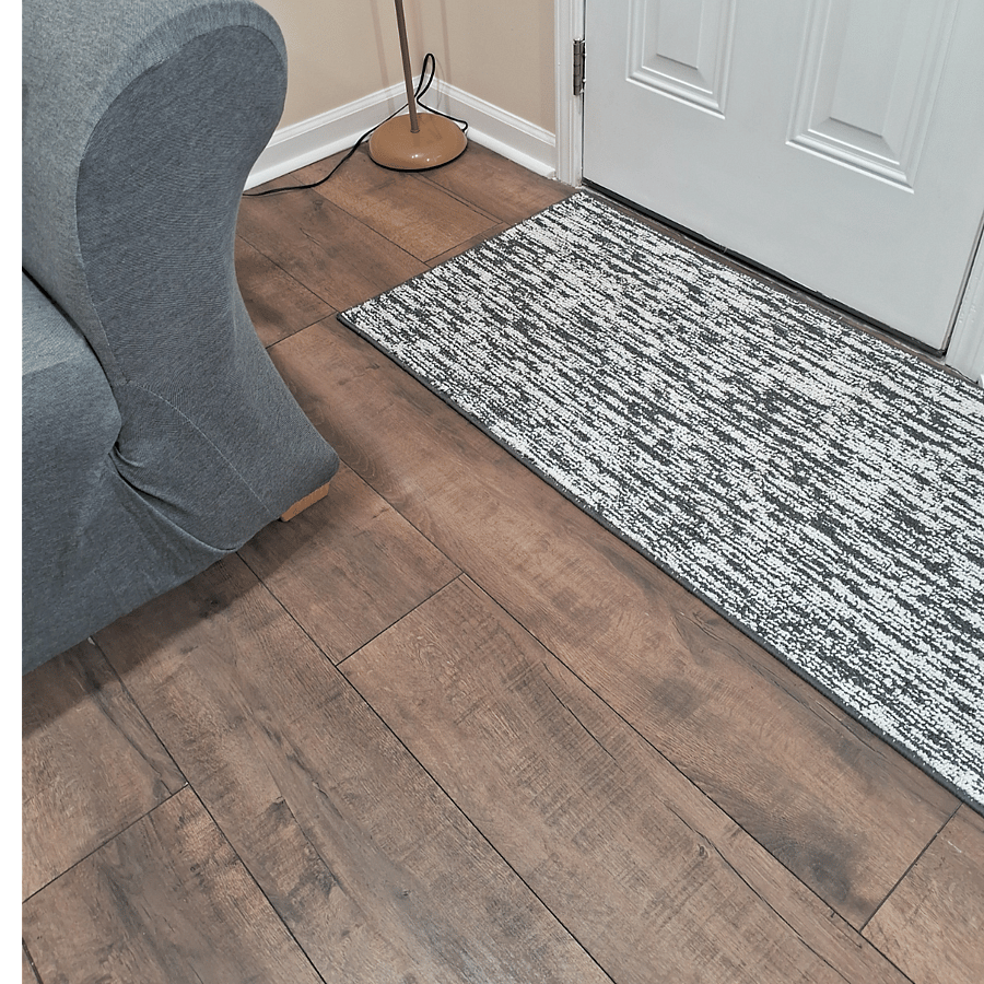 Easy to keep clean vinyl tile flooring. Shoe rug provided.
