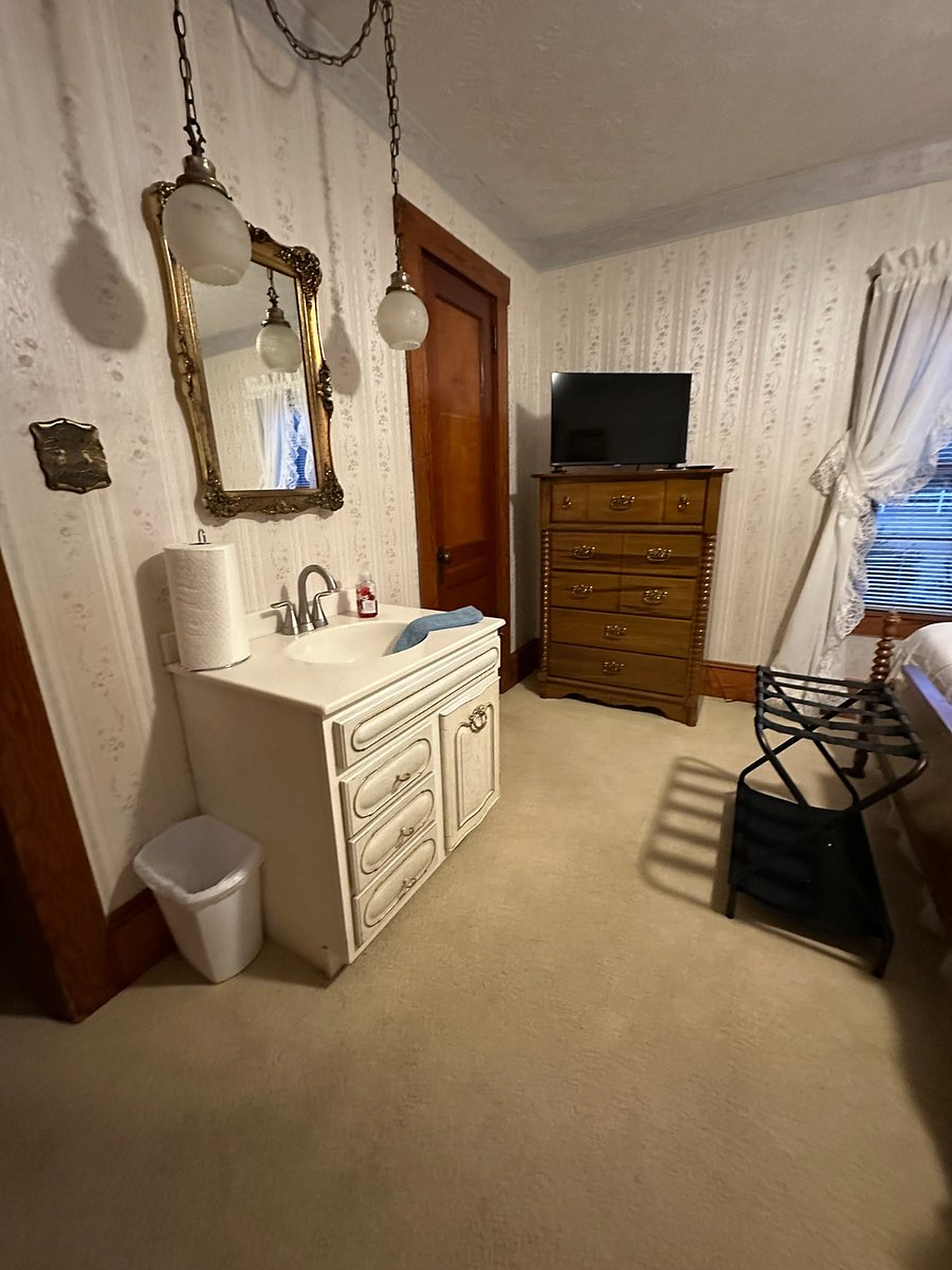 Interior - Primary Bedroom Vanity
