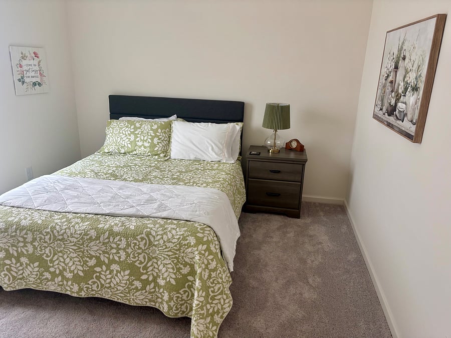 Guest bedroom with Queen bed.