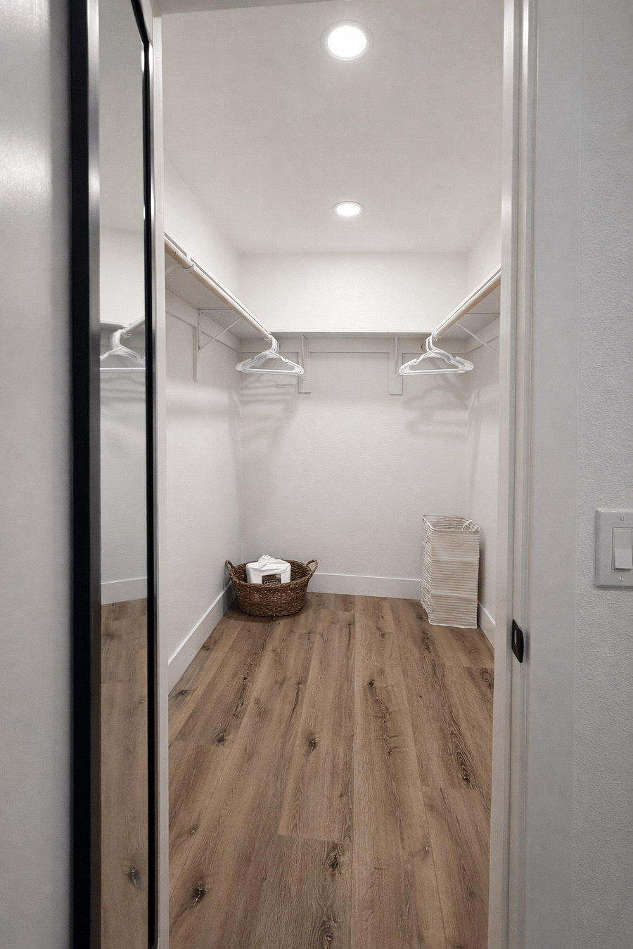 Master bedroom - Walk in closet