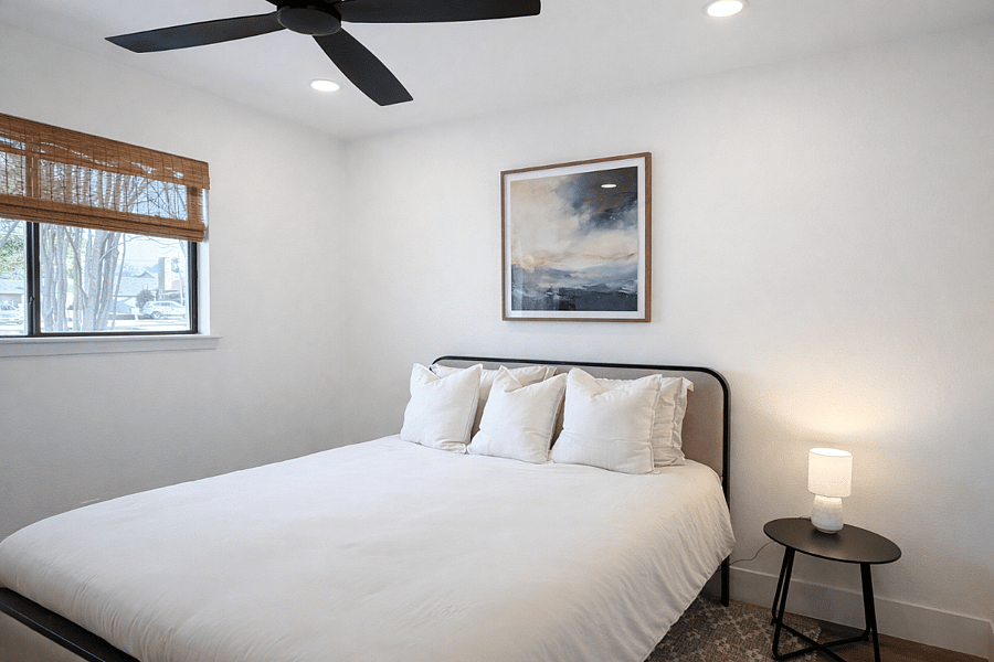Bedroom 2 - Queen bed