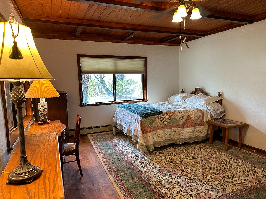 Bedroom #1 w/quality Queen mattress