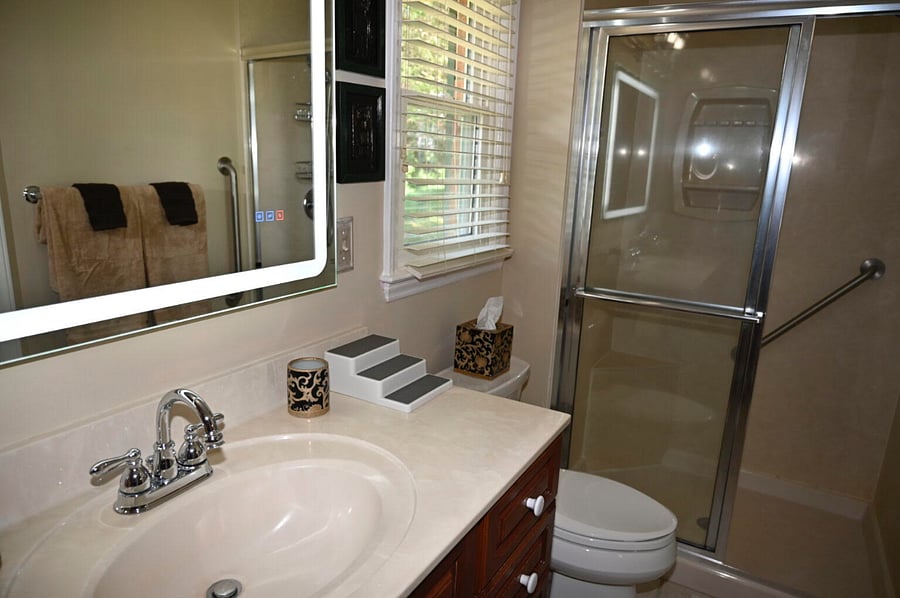 En suite Bath