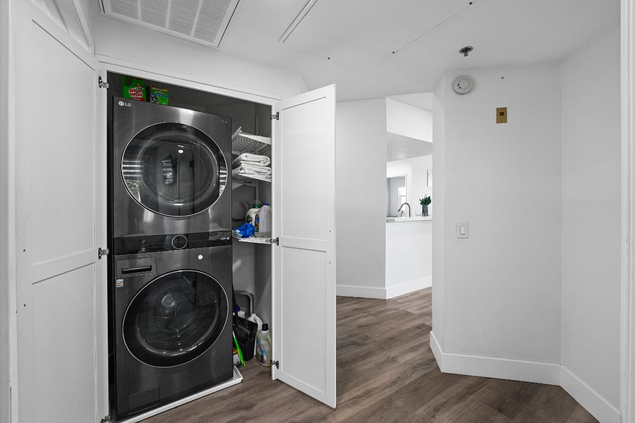 Washer/Dryer Closet