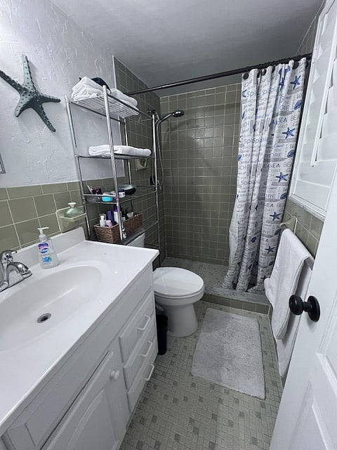 Downstairs bathroom with shower.
