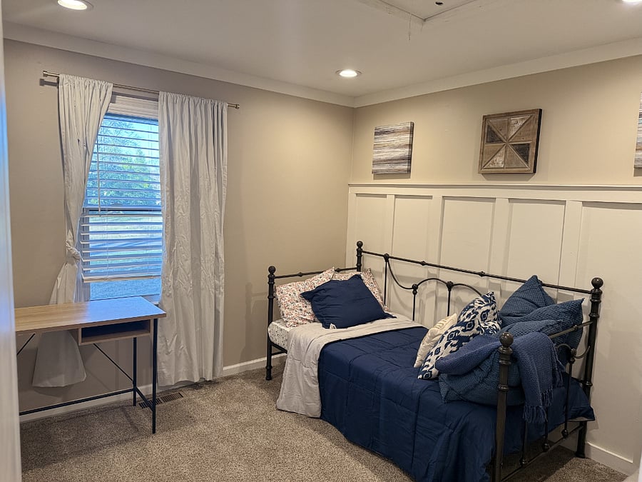 Twin bed/ office space with desk