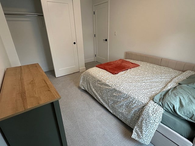 Upstairs bedroom with full sized day bed