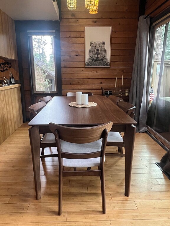 Dining room with seating for 6