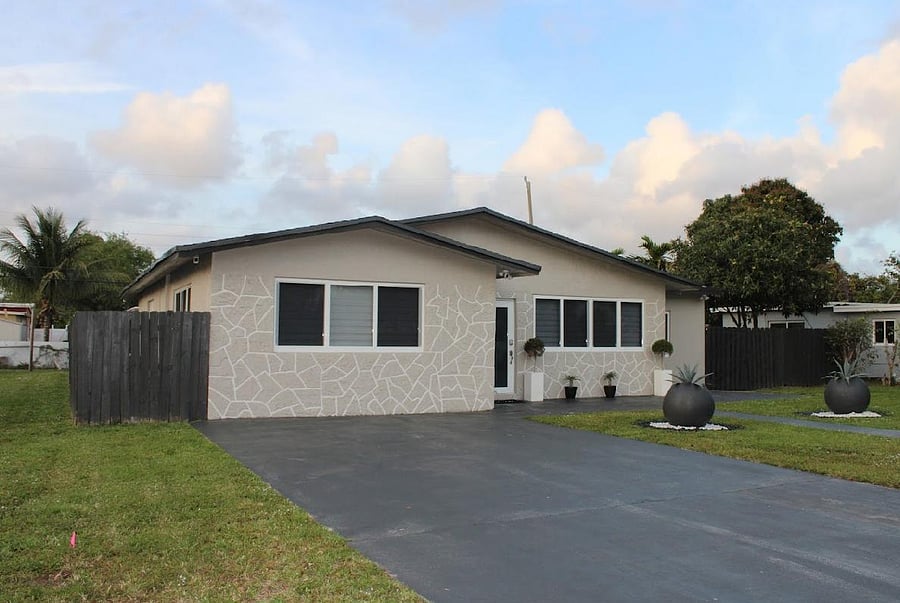 Front of home, Driveway 