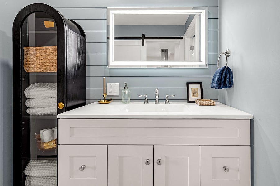 Bathroom vanity