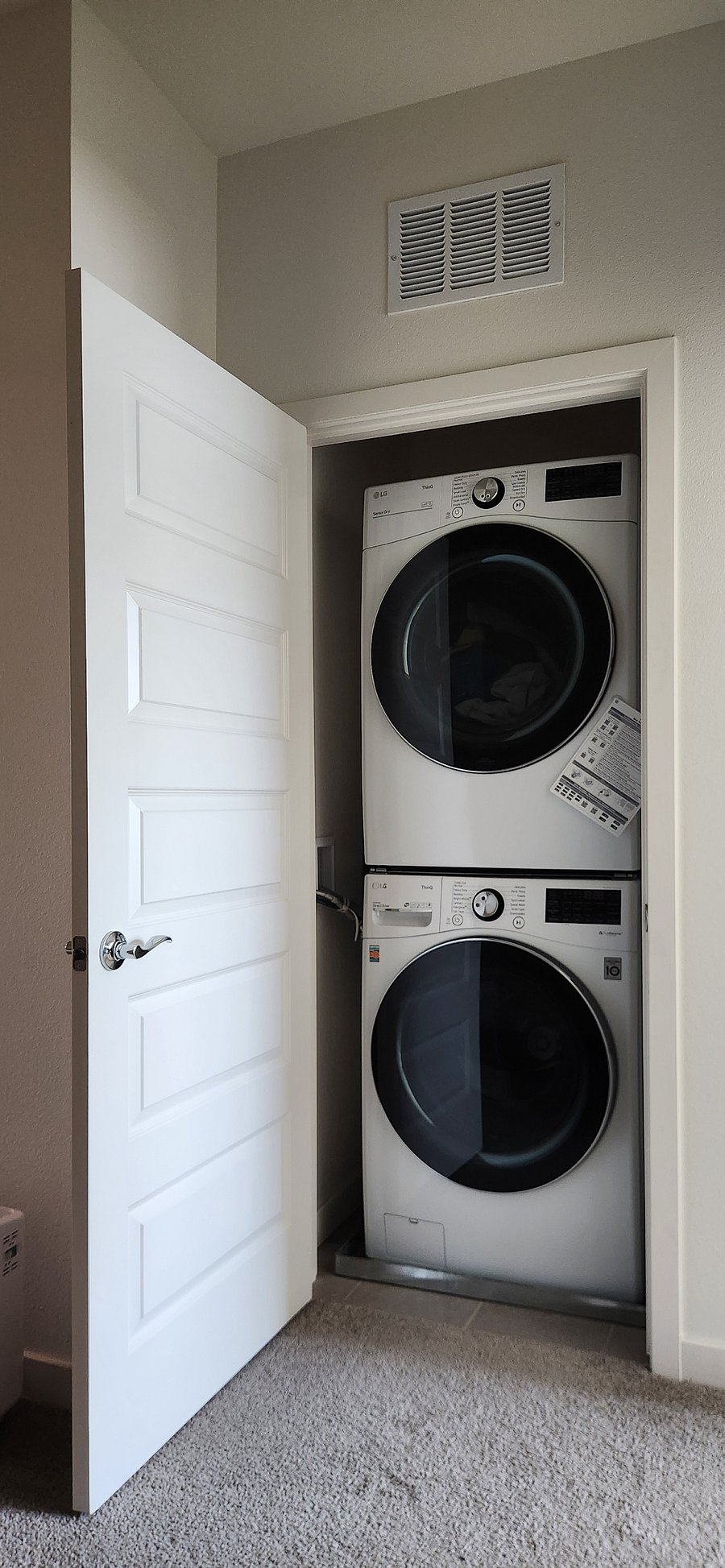 In-unit washer/dryer.