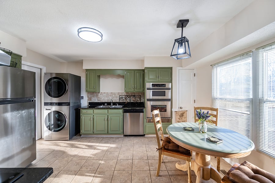 Full kitchen with washer dryer too!