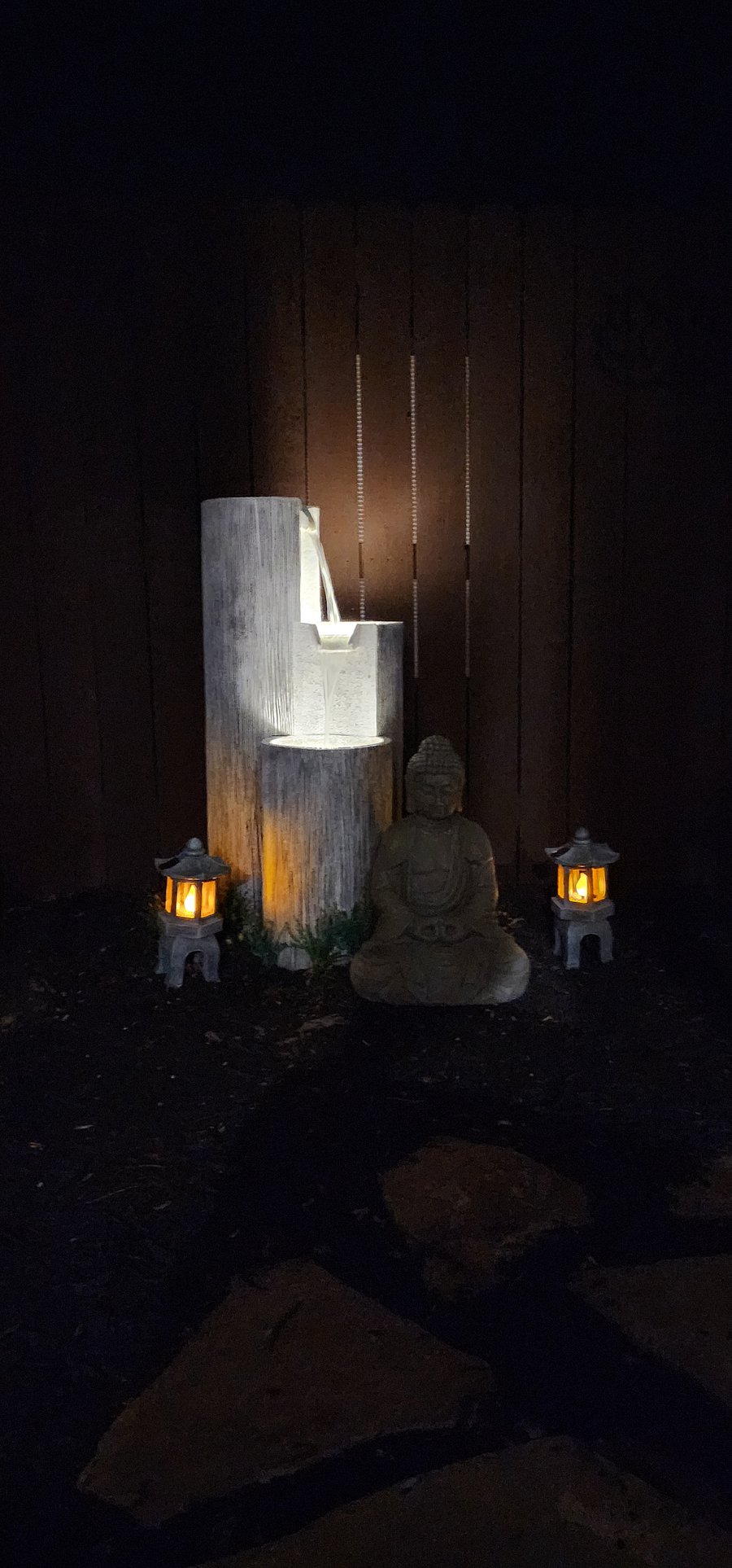 Night time view of the fountain and de stress space
