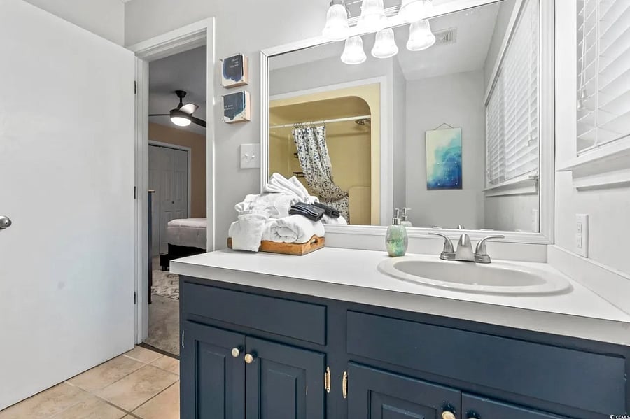 1st Full Bathroom (Master BR)