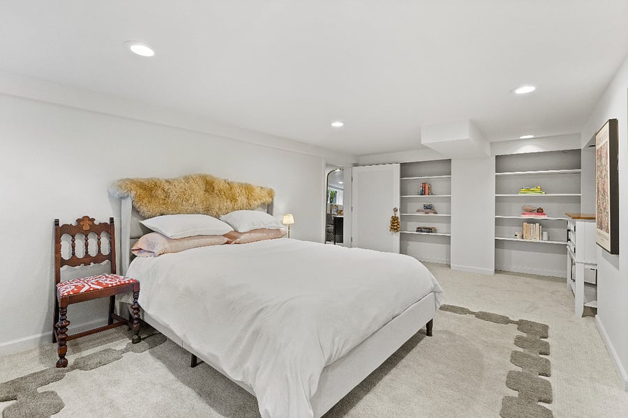 Queen size bed