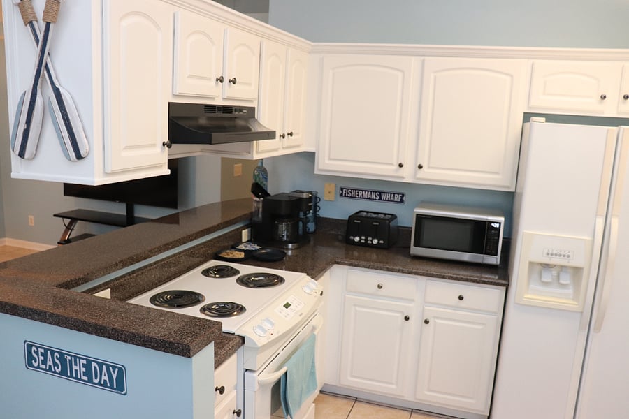 Full kitchen