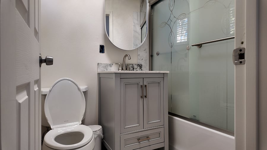 Master Bedroom Restroom