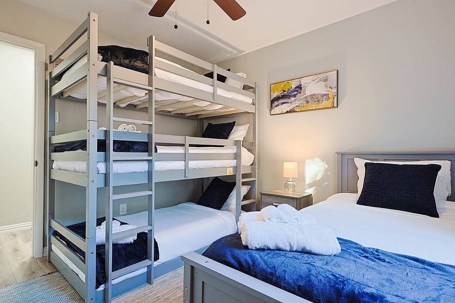 Bedroom 3
- 5 Single beds