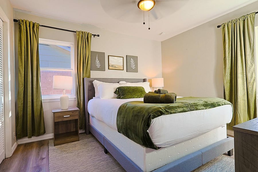 Bedroom 1
- 1 queen sized bed