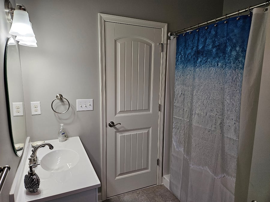 2nd Floor Bathroom 