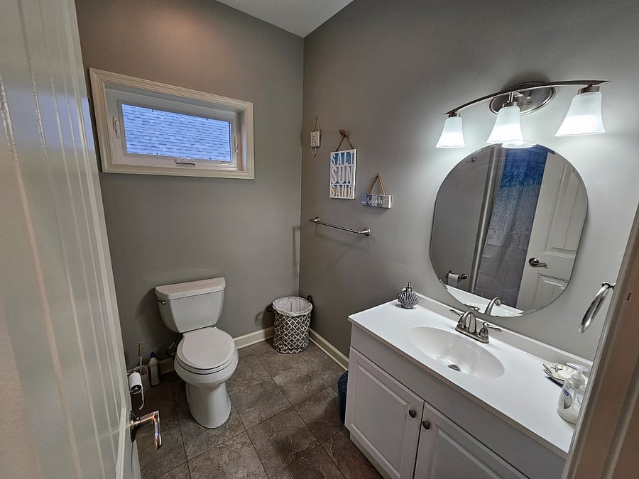 2nd floor Bathroom 