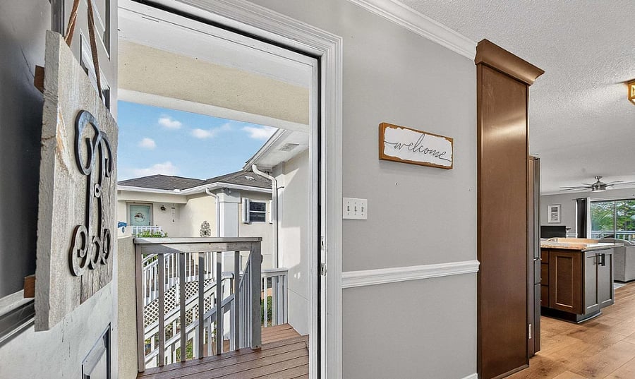 2nd floor entry