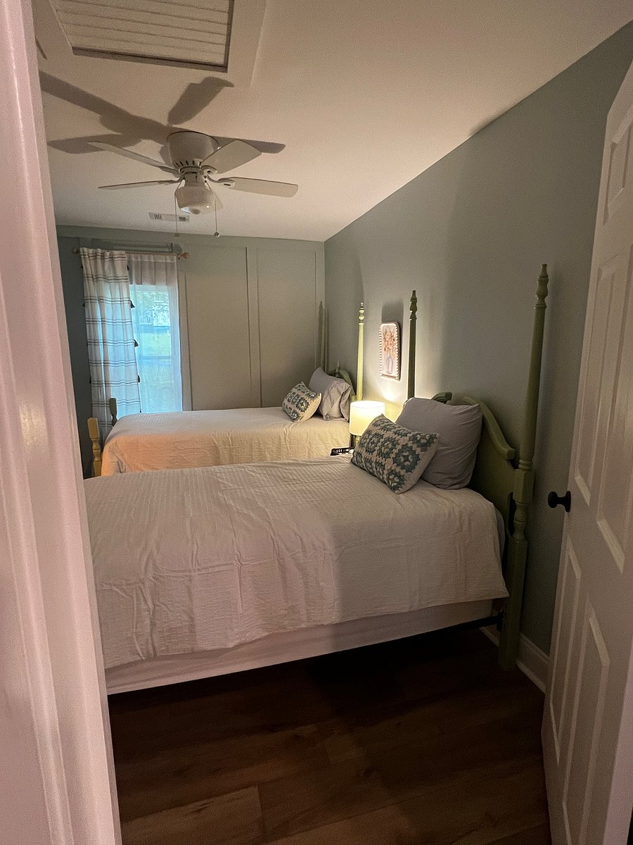 Bedroom 2 - 2 twin beds