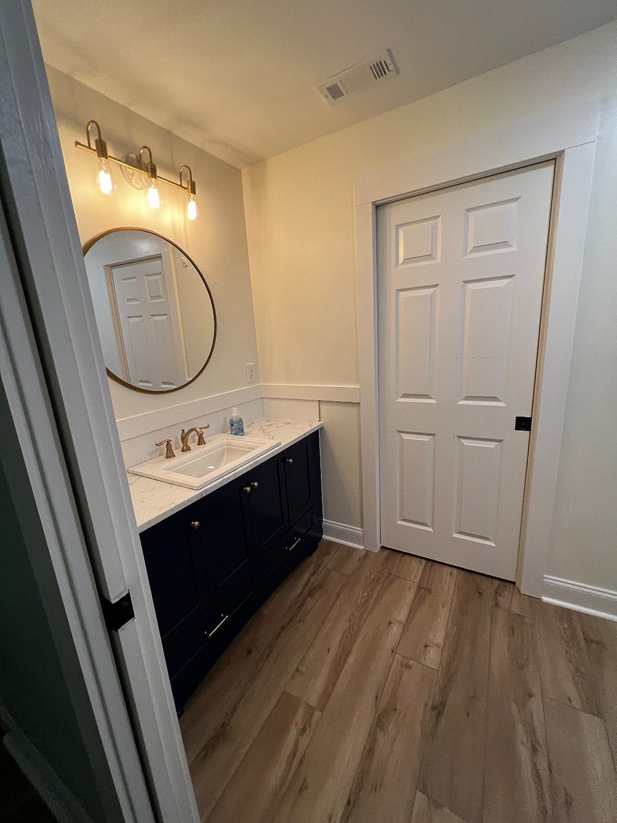 jack-n-jill bathroom